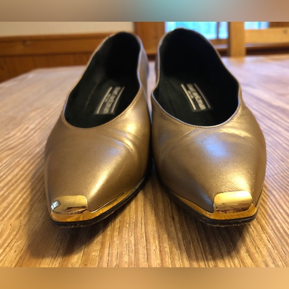 Stuart Weitzman Gold leather block heel pumps. Size 6. - Picture 7 of 11